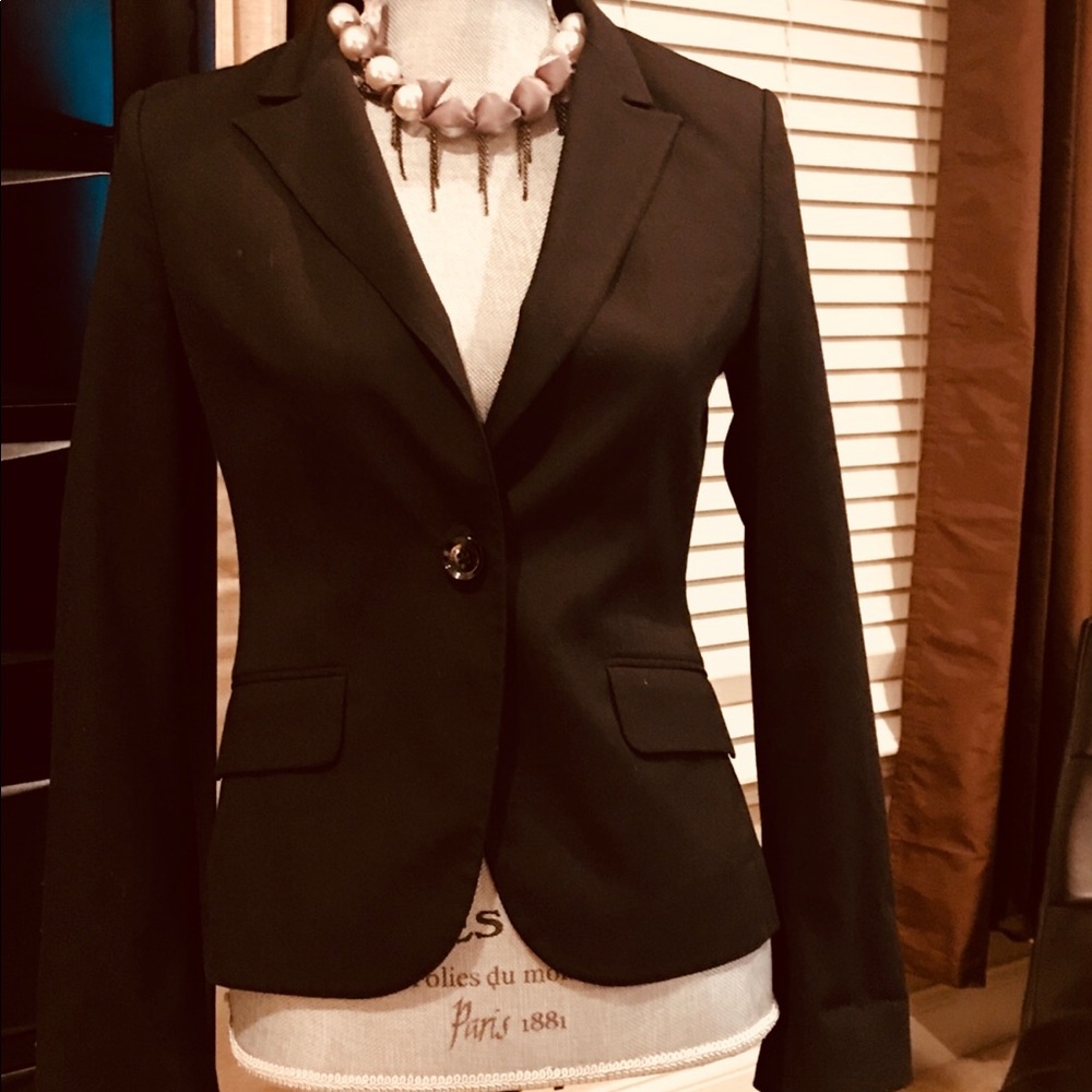 Nicely cut fitted Express Blazer❤️